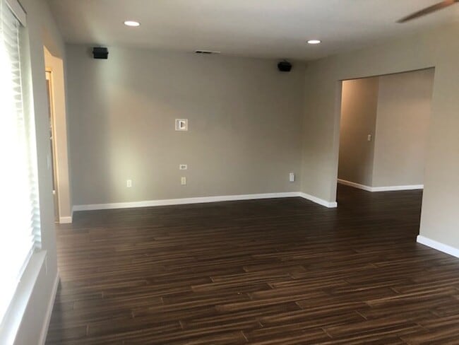 Photo - Beyond Spacious 4 Bedroom home for Rent