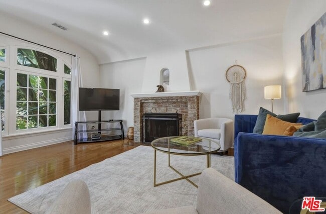 Photo - 8704 Ashcroft Ave