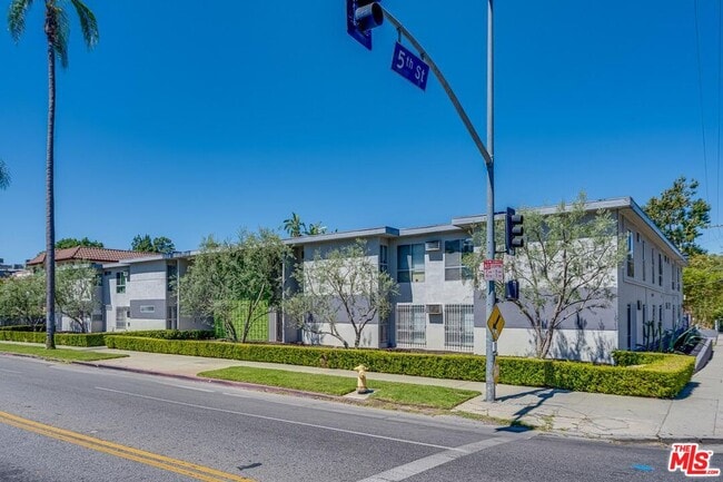 Building Photo - 505 S Wilton Pl Unit 206 Rental
