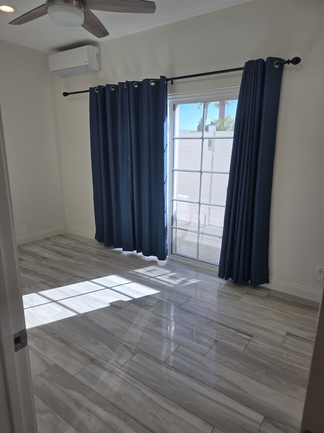 Photo - 525 S Western Ave