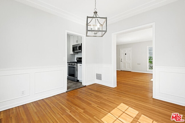 Photo - 823 N Edinburgh Ave