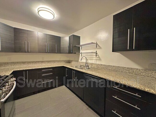 Photo - 674 W 27th St Unit 01