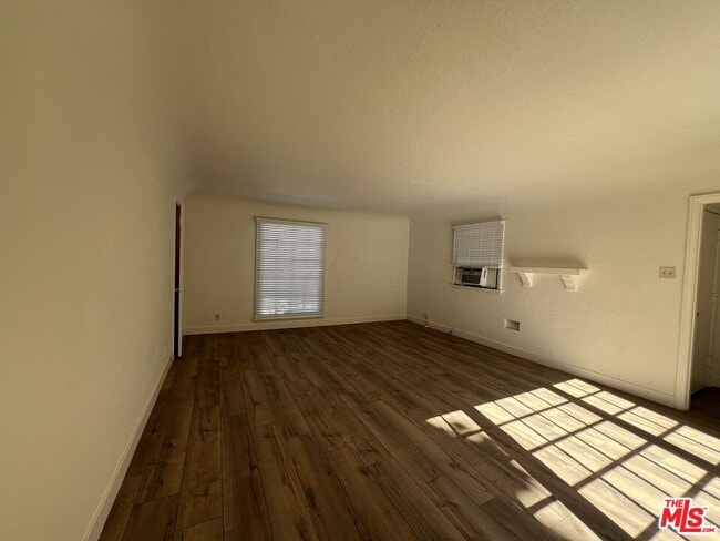 Photo - 4956 S San Vicente Blvd