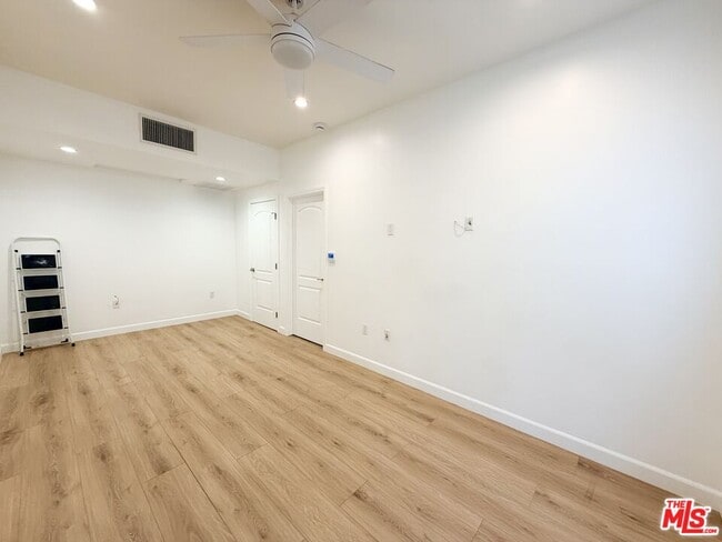 Photo - 816 N McCadden Pl