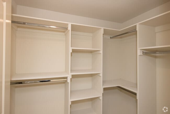 2BR, 1BA - 797SF - Archwood Court