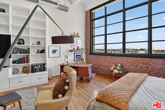 Photo - 1850 Industrial St Unit 606