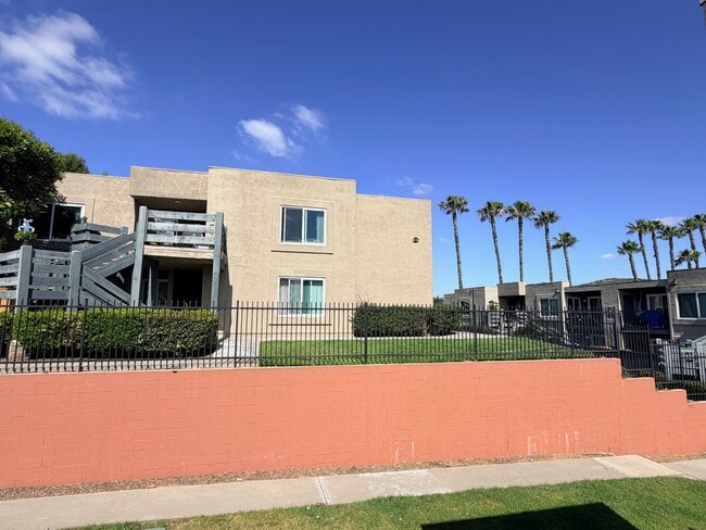 Building Photo - 433 Autumn Dr