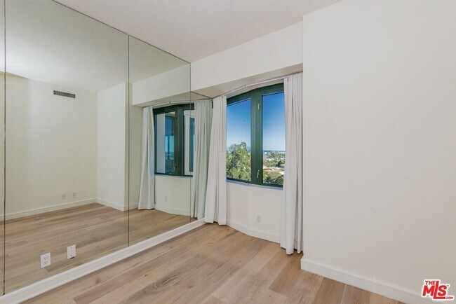 Photo - 10520 Wilshire Blvd Unit 1004