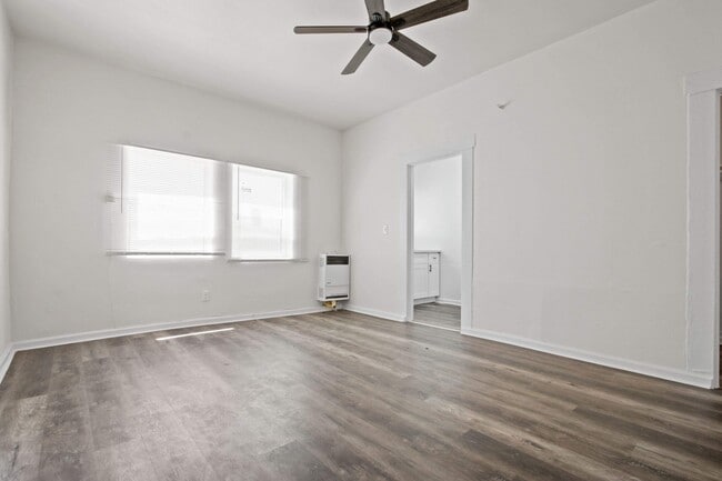 Building Photo - 1318 S Pacific Ave Rental