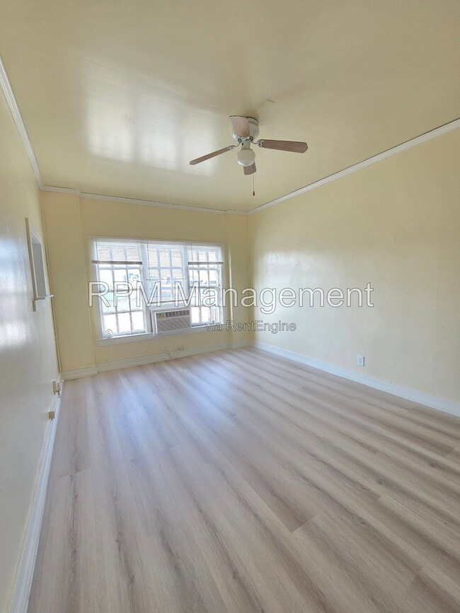 Building Photo - 1825 Ivar Ave Unit 304