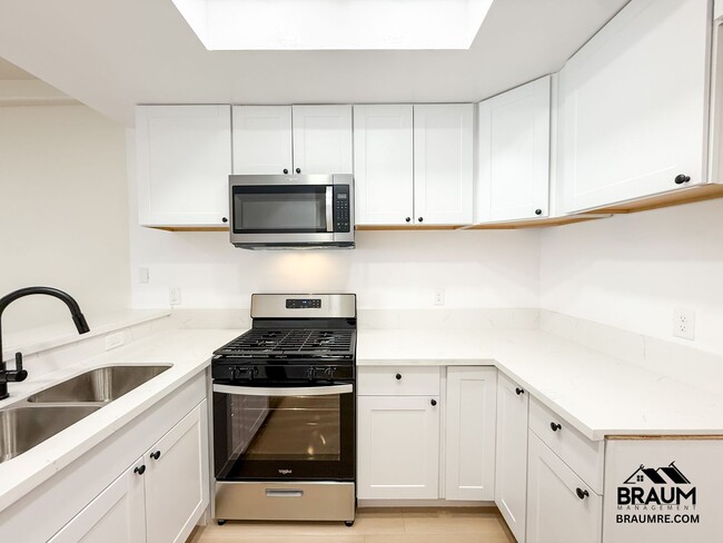 Photo - 11035 Moorpark St Unit 203