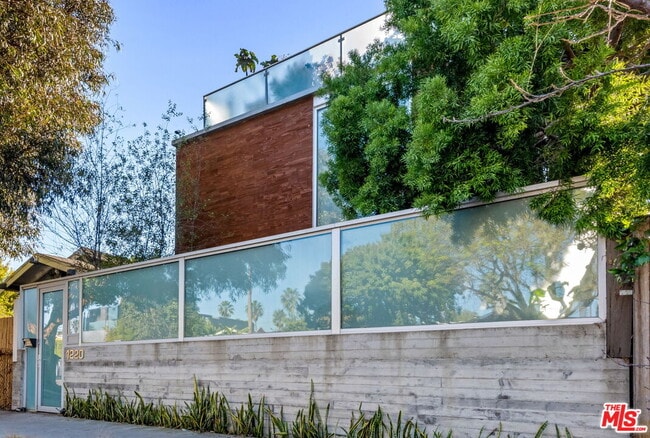 Building Photo - 1220 Cabrillo Ave