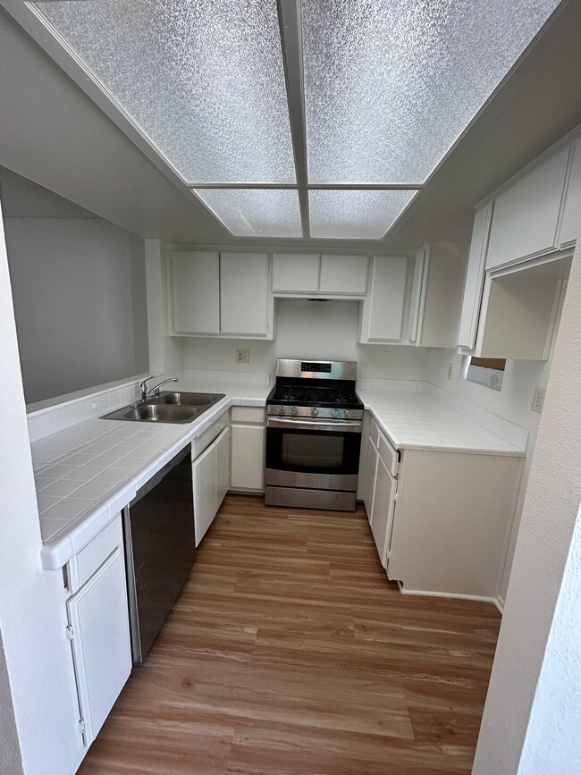 Photo - 400 N Kenwood St Unit 3