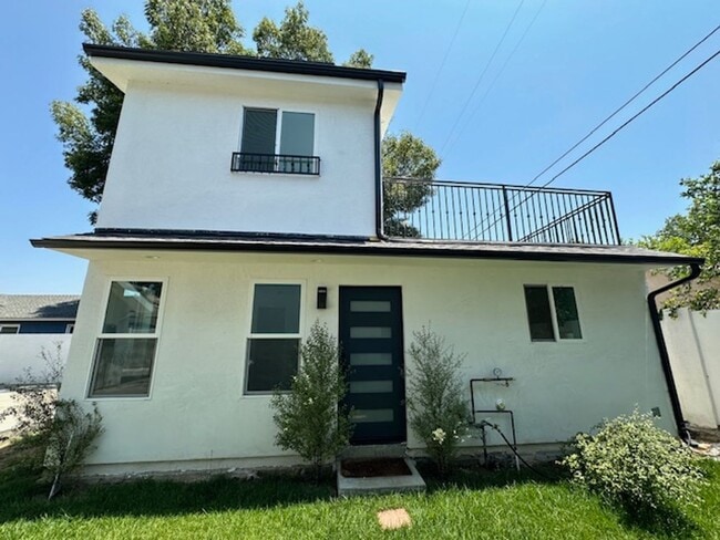 Building Photo - Brand new 2-bedroom 2-bathroom designed fo... Rental