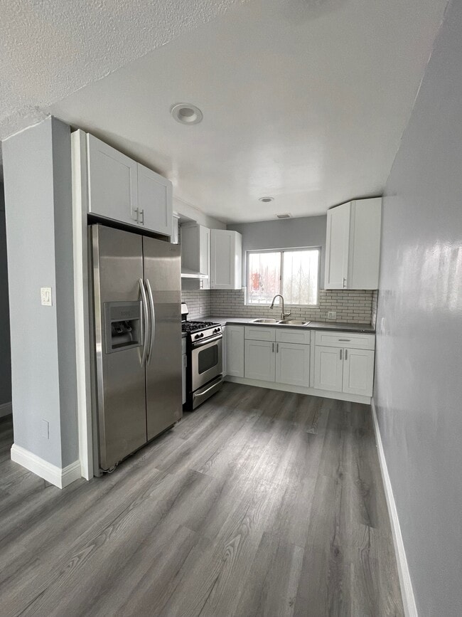 Photo - 2268 W 20th St Unit 2