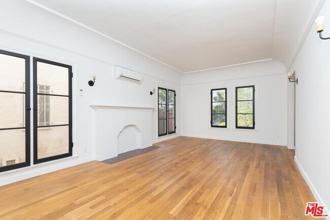 Photo - 900 Orange Grv Ave Unit 103