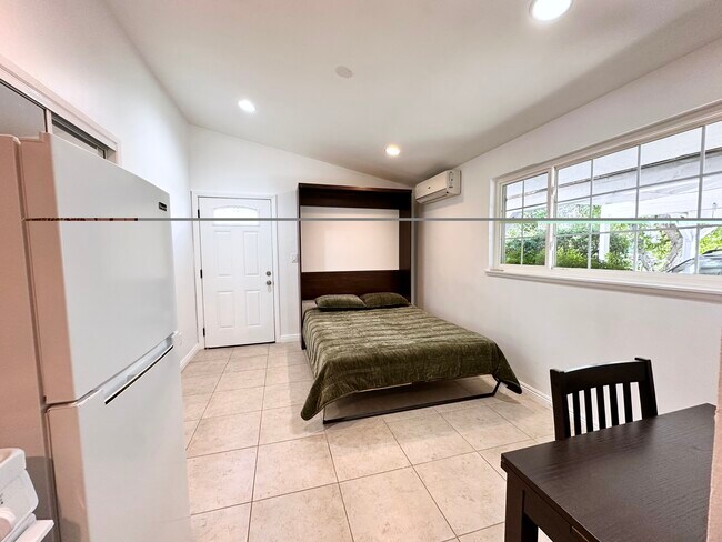 Photo - 20425 Aetna St