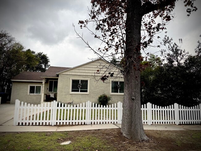 Front - 5775 Bertrand Ave