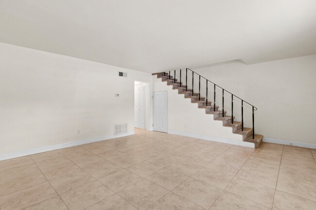 Photo - 101 E Cypress Ave