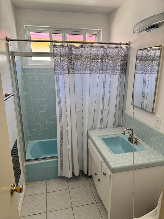 Photo - 1286 W 36th St Unit 3