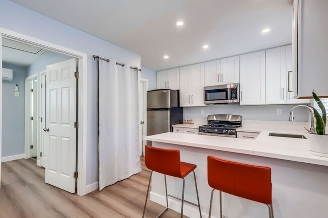 Building Photo - 6504 W 84th Pl Unit 6508