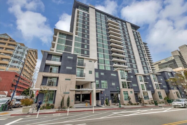 Photo - 425 W Beech St Condo