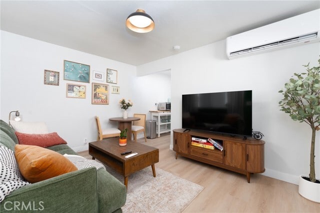 Building Photo - 1043 E Palmyra Ave