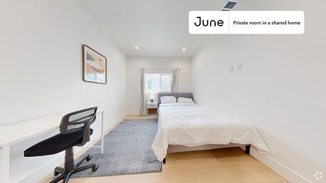 Building Photo - Private bedroom in 5 bed/4 bath Home