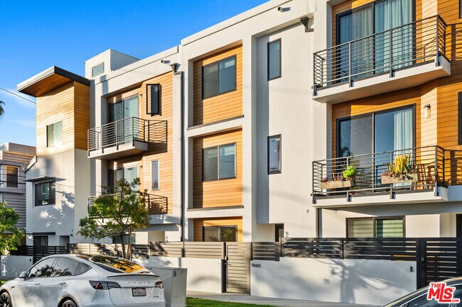 Building Photo - 5943 Pickford St