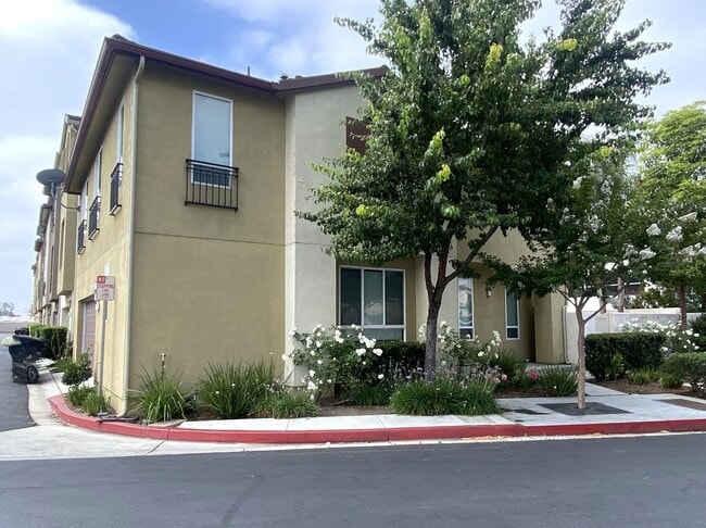 4 Bdrm Parkside Village Gem - 2 weeks fre... - 4 Bdrm Parkside Village Gem -  2 weeks fre... House