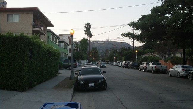 Look up the ROAD - 2409 N Beachwood Dr Unit 2409