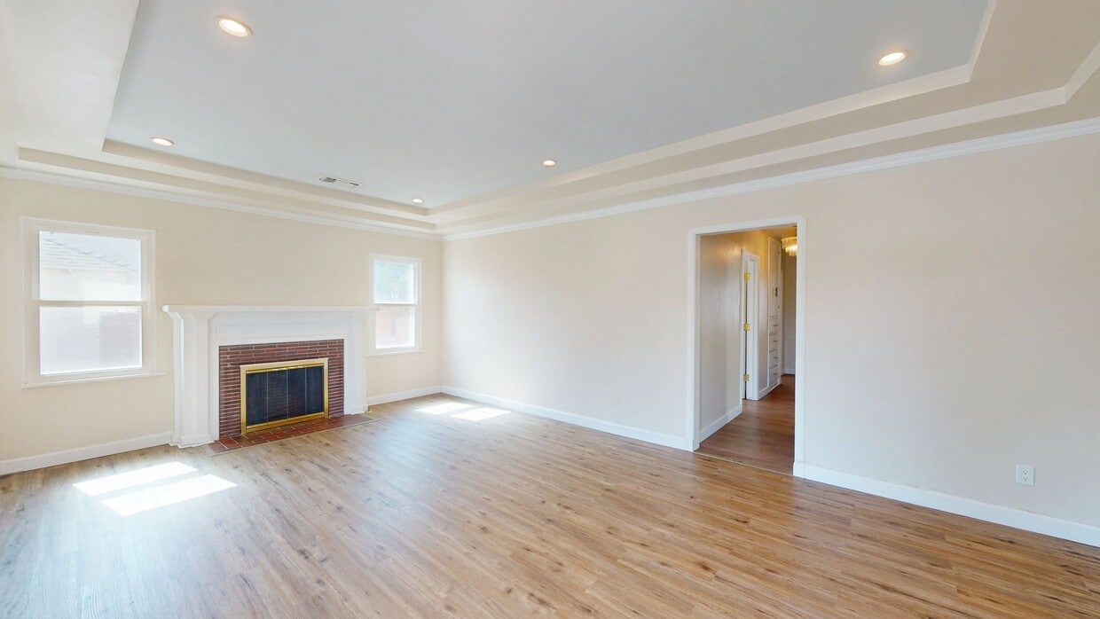 3D Tour - 237 W Kelso St