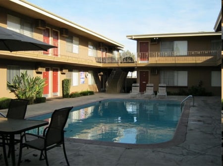 Pool - Holiday Manor Apartments