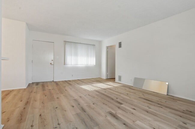 Photo - 744 S Windsor Blvd Unit 08