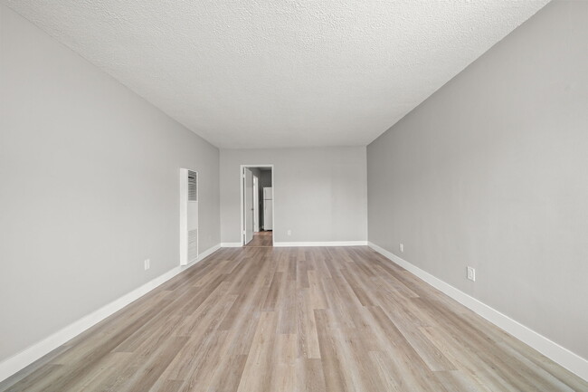 Photo - 835-845 Glenway Dr.