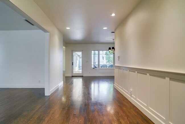 Photo - Beautiful 4 Bed/4 Bath Family Home w/pool Available Now!!