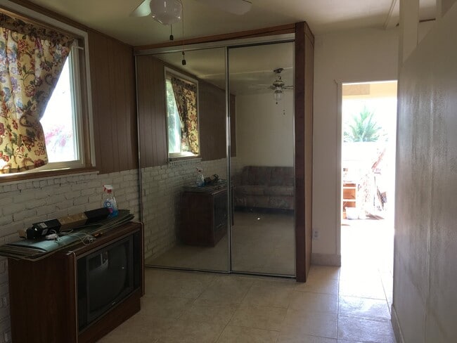 Building Photo - 3708 Linda Vista Dr