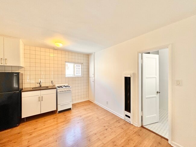 Building Photo - 13117 1/2 Venice Blvd Rental