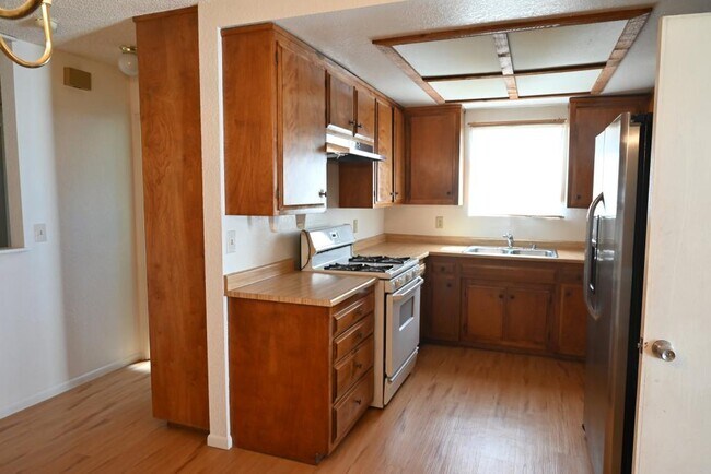 Photo - 17330 Curtis Ave