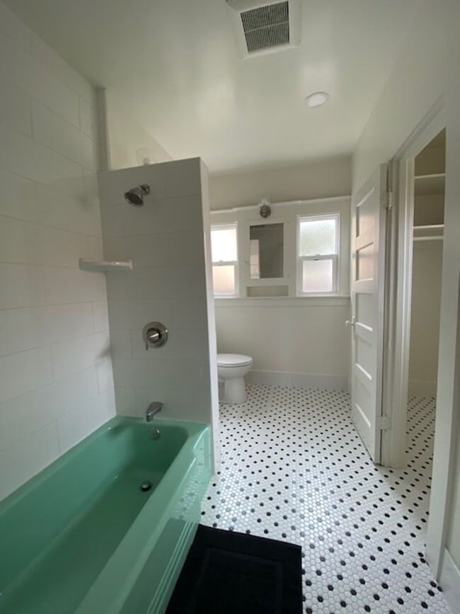 Photo - Cute Cottage In Heart of North Park w/A/C and Washer/Dryer