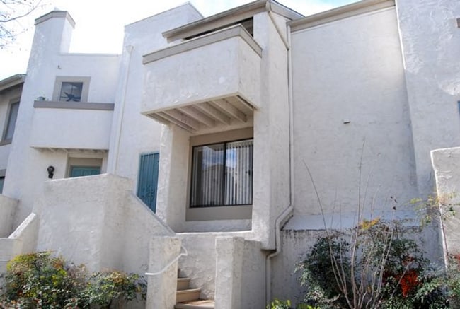 Woodlands in La Jolla 2 bedroom 1 bath to... - Woodlands in La Jolla 2 bedroom 1 bath to... Townhome