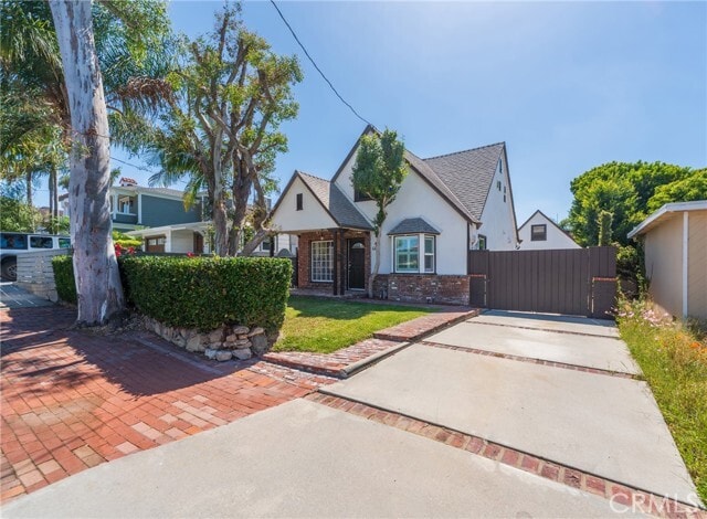Building Photo - 1305 Oak Ave