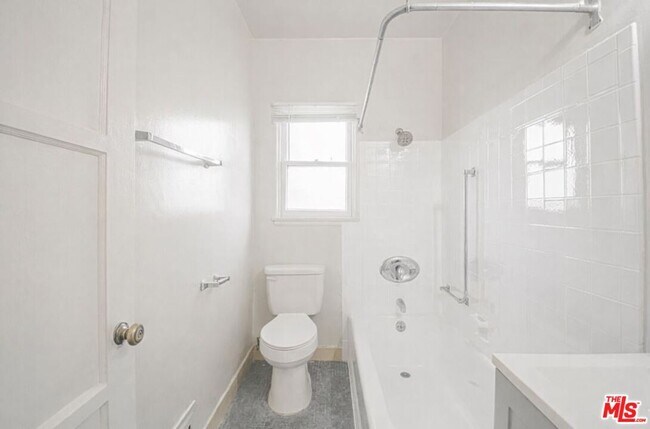 Photo - 400 S Kenmore Ave Unit 300