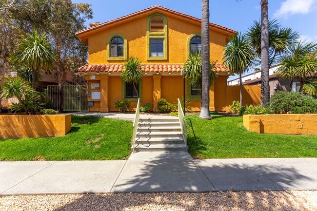 COMING SOON! 3BR Townhouse with Washer/Dry... - COMING SOON! 3BR Townhouse with Washer/Dry...