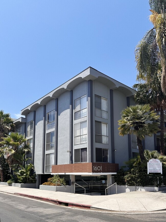 Park Plaza Apartments - Park Plaza Apartments