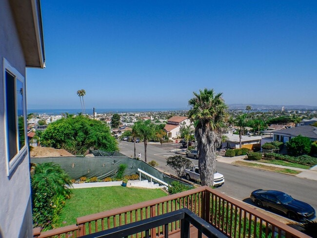 Building Photo - 4573-4575 Newport Avenue Unit 4573 Newport Avenue