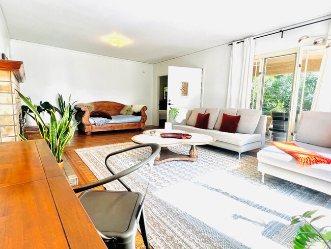 living room - 627 Tularosa Dr