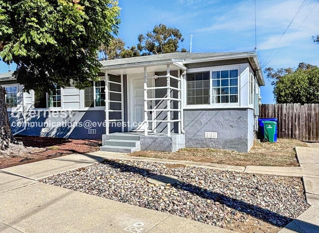 Building Photo - 2571 Judson St