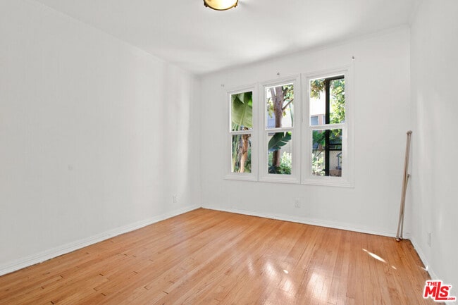 Photo - 1394 Edgecliffe Dr