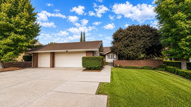 Building Photo - 1644 N Mountain View Pl